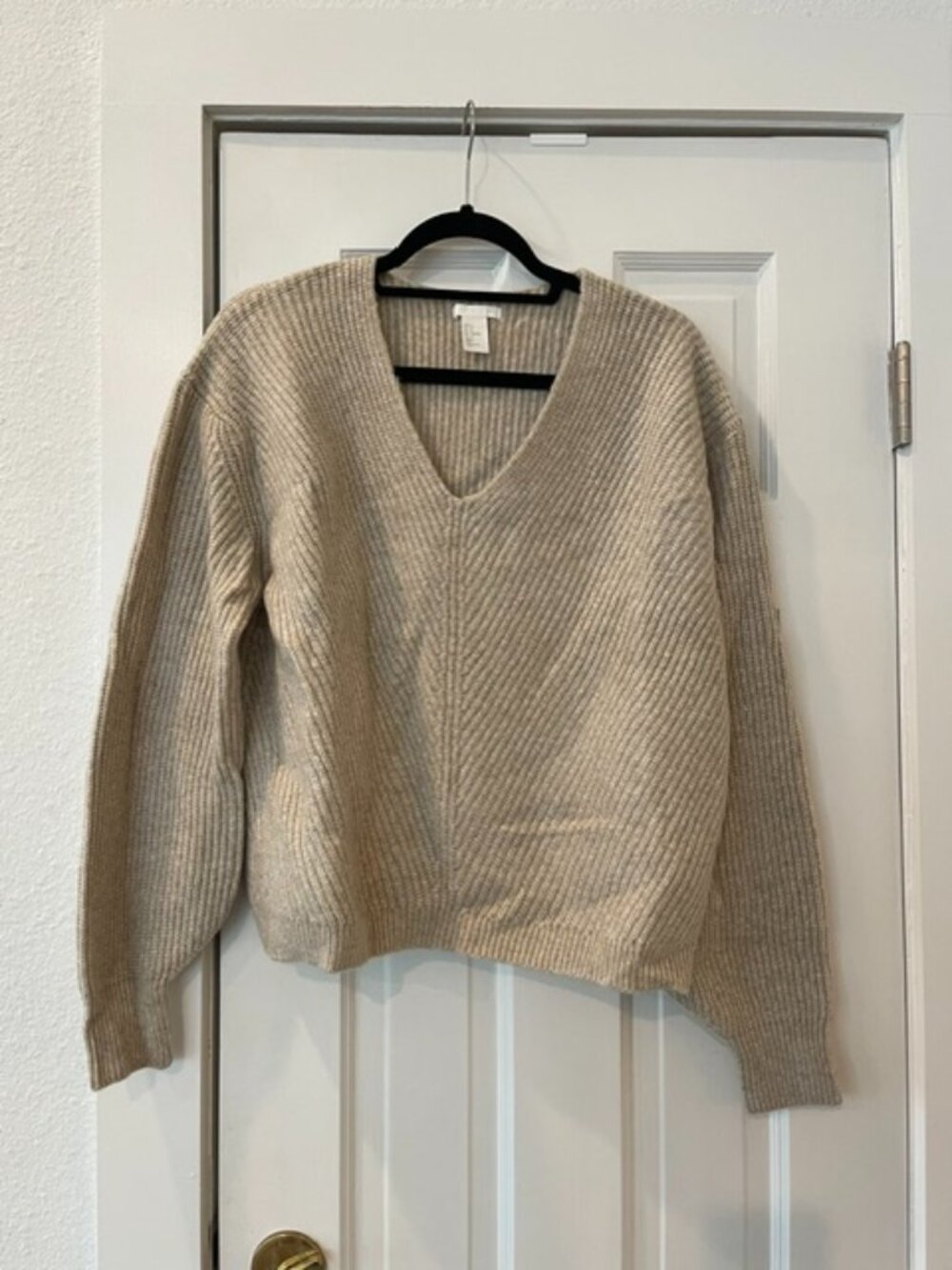 H&M Oatmeal Beige Chunky Ribbed V-Neck Balloon Sleeve Sweater Medium EUC